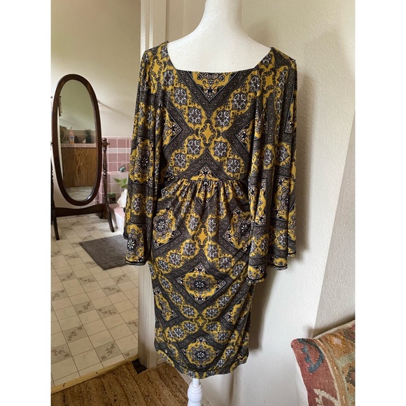 Studio M Elegant Yellow and Gray Patterned Dress - Picture 2 of 5